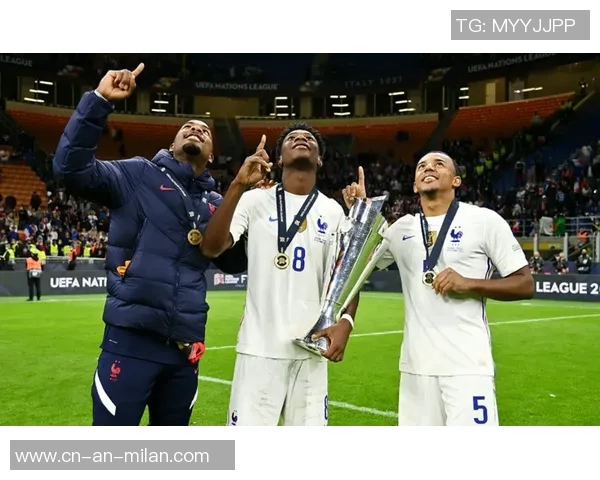 每体：孔德参与了球队练习，弗里克带了9名后卫参与国家德比